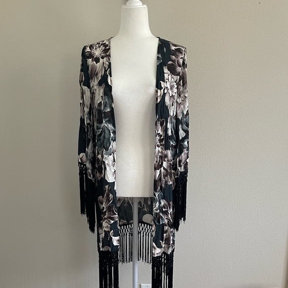 Forever 21 Tops - Forever 21 Black Floral Fringe Kimono Size S